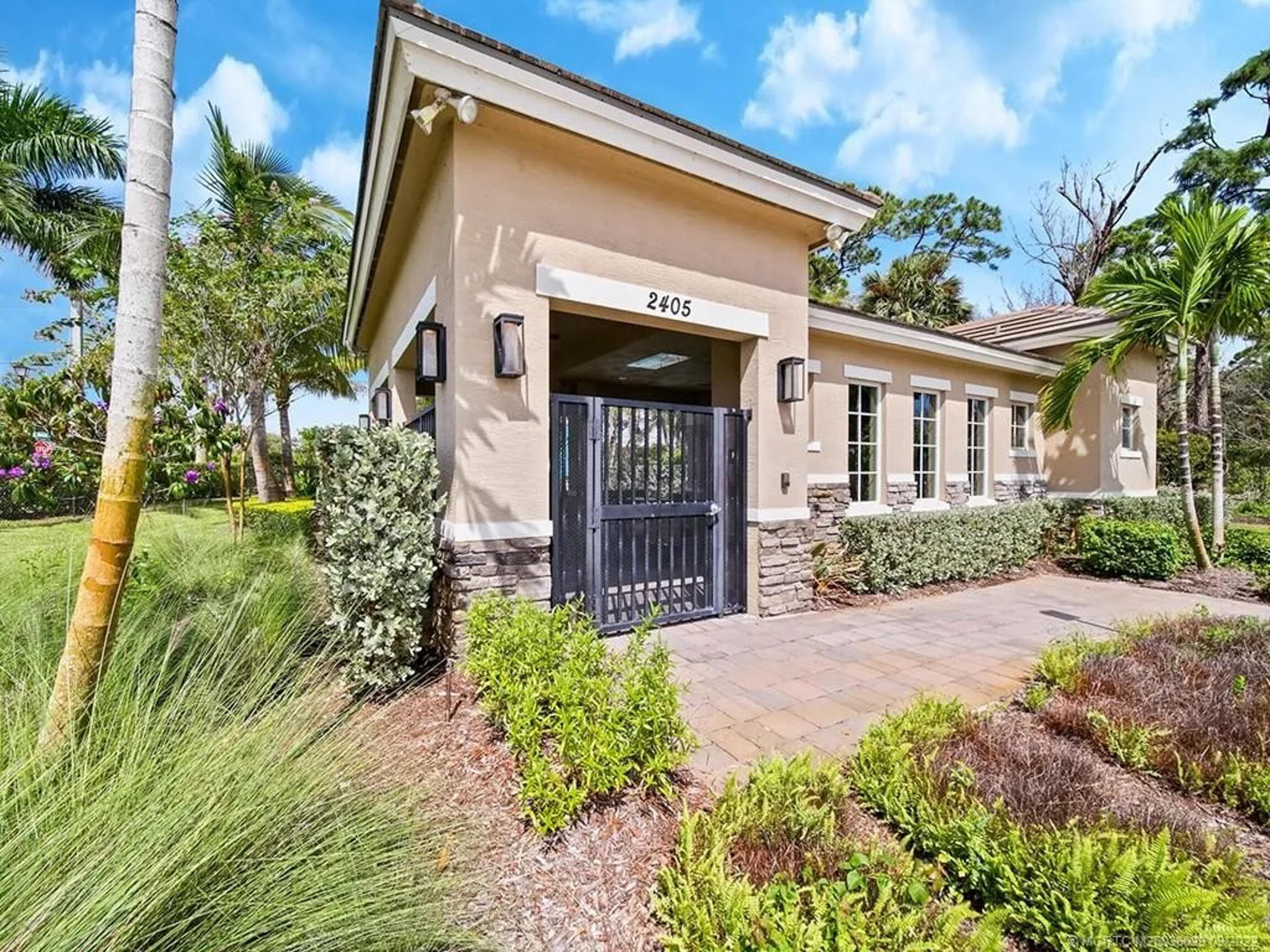 BERRY GROVE - Residential Lease