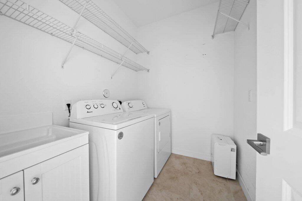 BERRY GROVE - Residential Lease