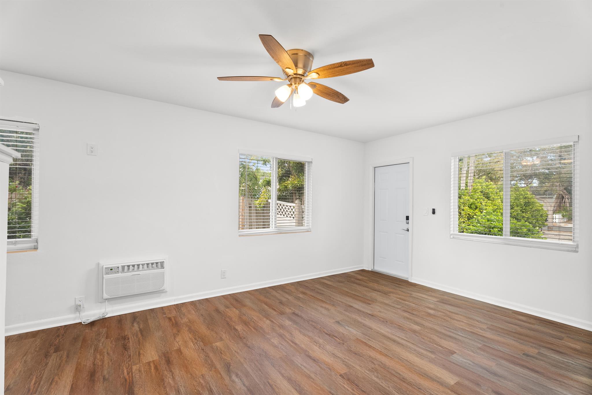 NORTH PALM BCH 3 - Residential Lease