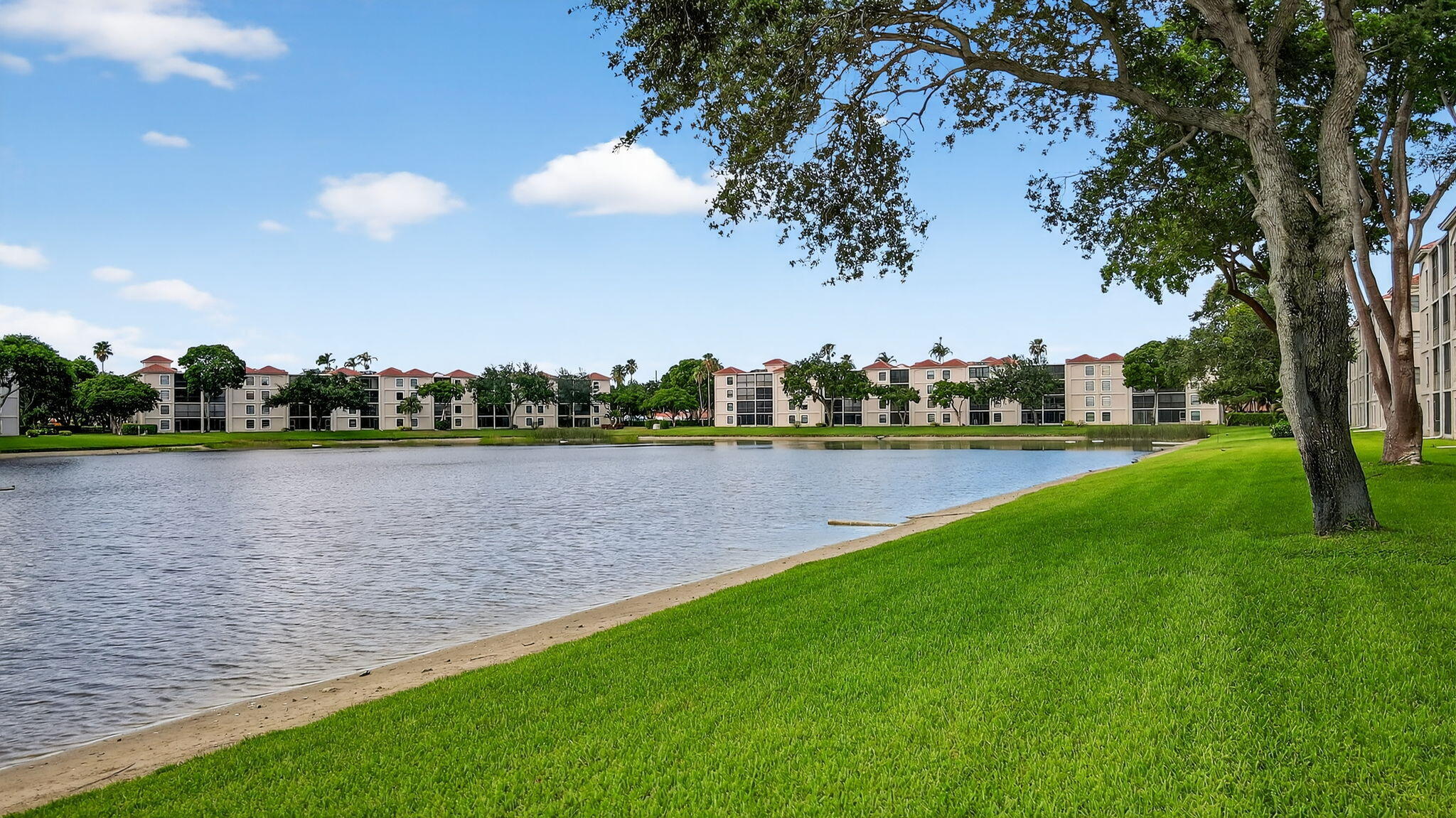 HUNTINGTON POINTE - Residential