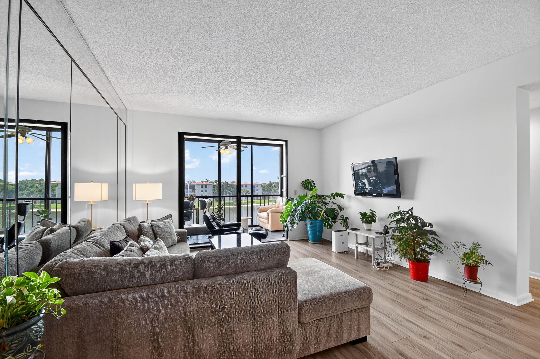 HUNTINGTON POINTE - Residential