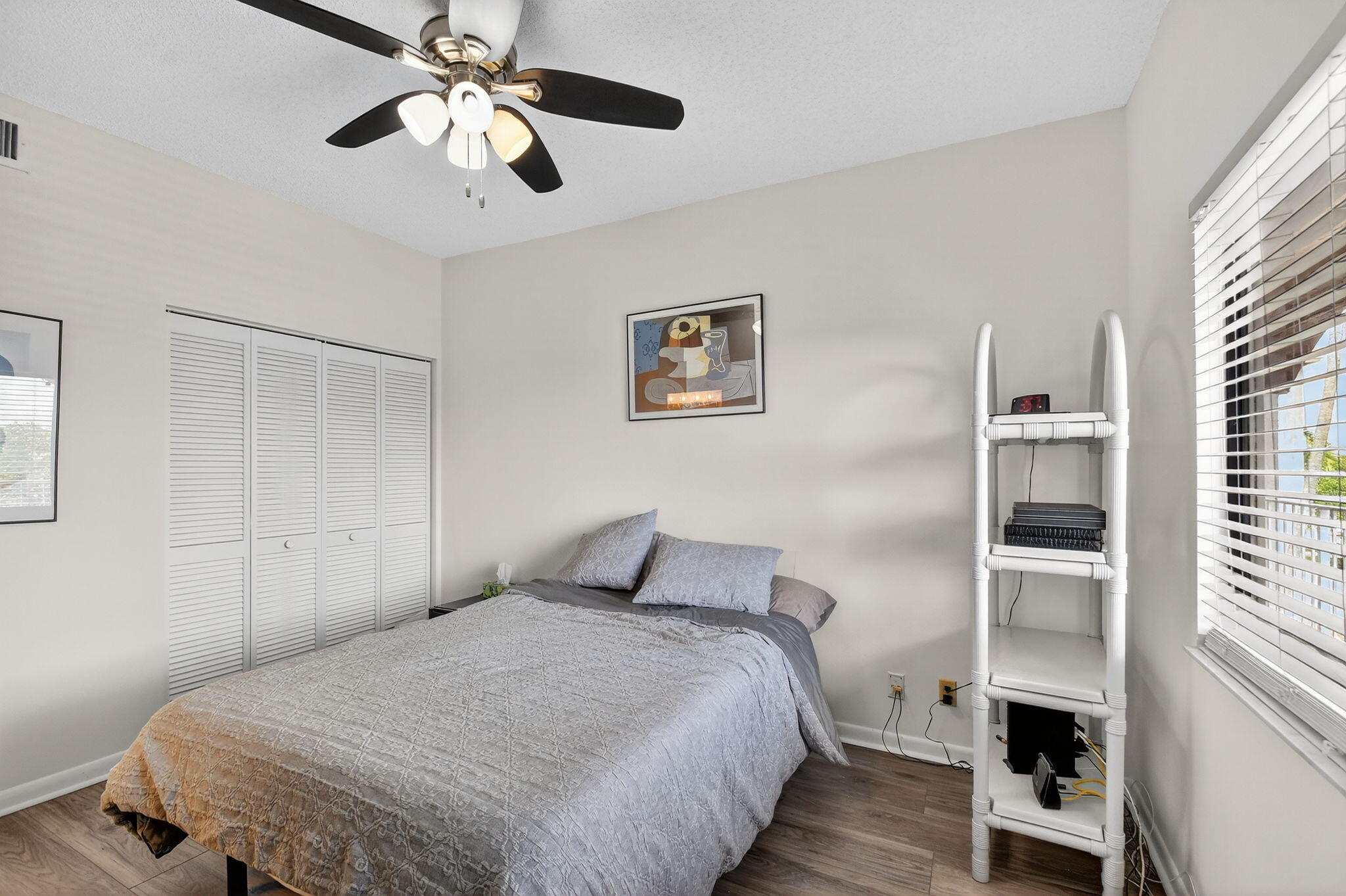 HUNTINGTON POINTE - Residential