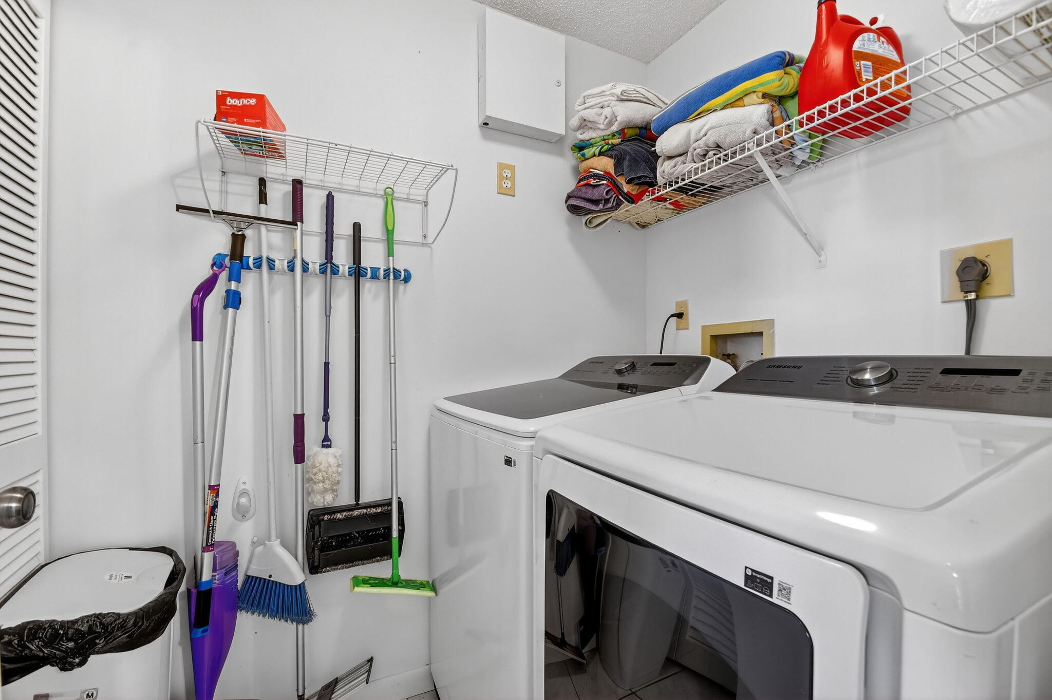 HUNTINGTON POINTE - Residential