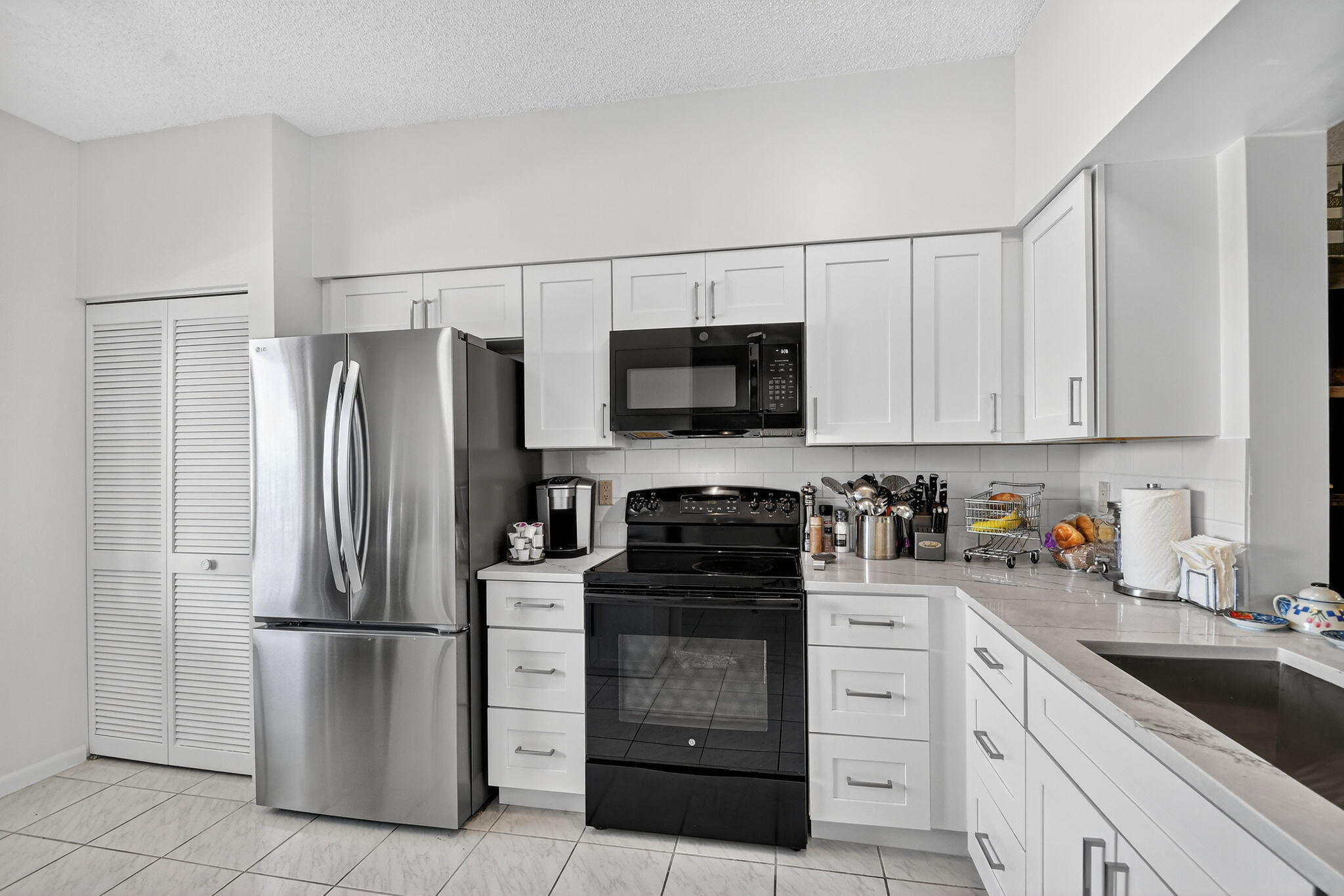 HUNTINGTON POINTE - Residential