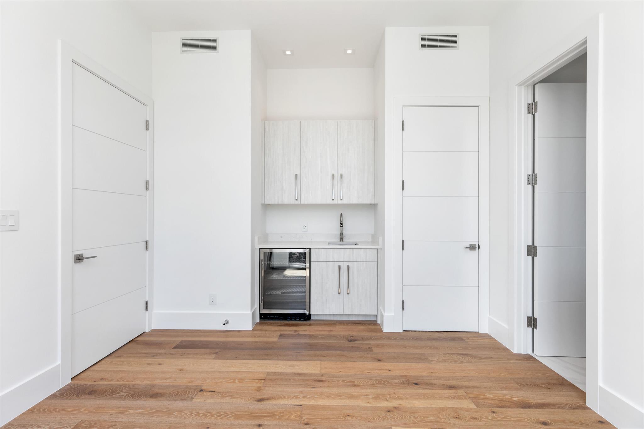 VENETIAN ISLES / LIGHTHOU - Residential