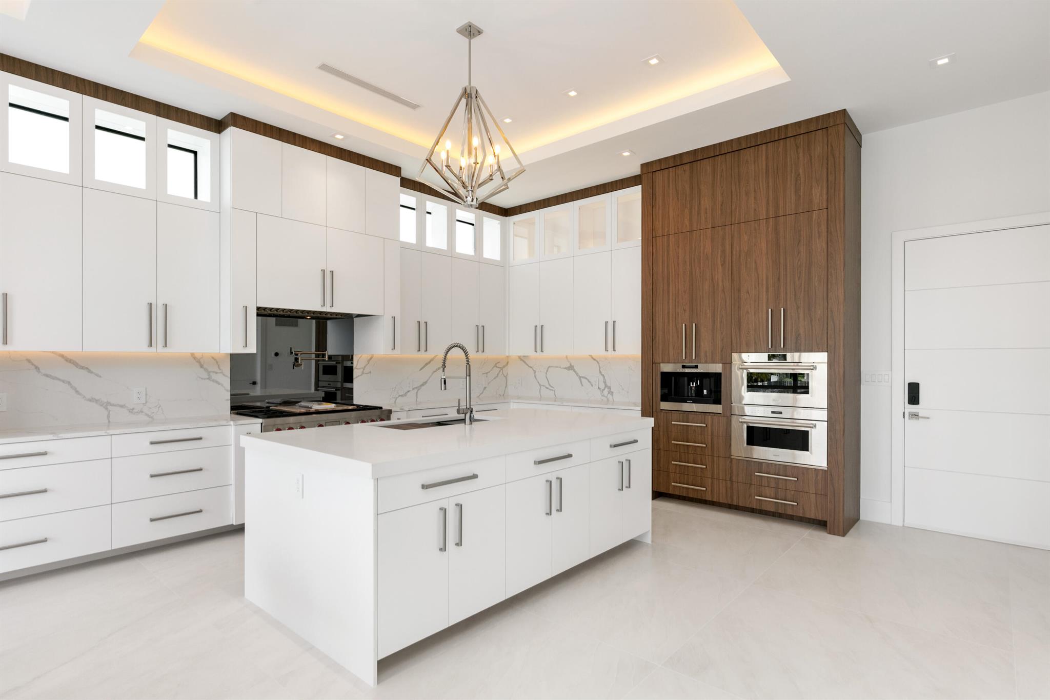 VENETIAN ISLES / LIGHTHOU - Residential