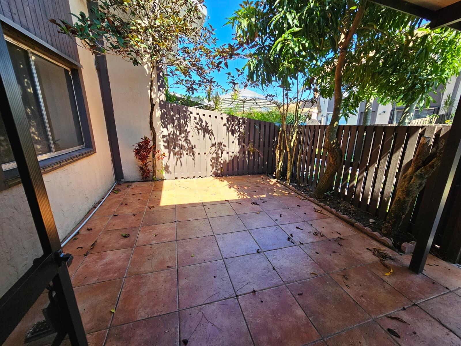 2148 Sherwood Forest Boulevard 4