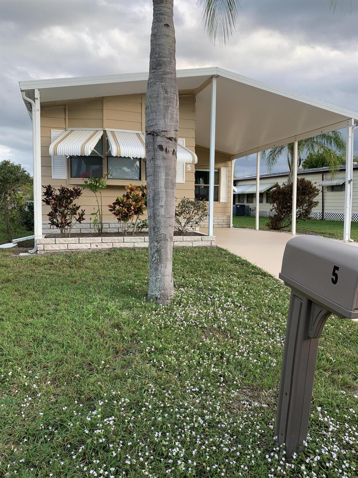 Move in ready. 2bedroom 2 bath. Beautiful Florida room with views of lake. Super clean. Bright and light. split bedrooms. Living and family room. shed in back of home. A must see. Furnished home.