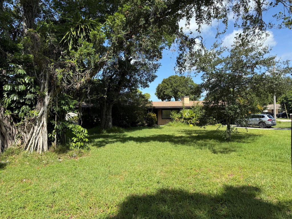 Photo of 1001 Tortugas Avenue, Fort Pierce, FL 34982 (MLS # R11113247)