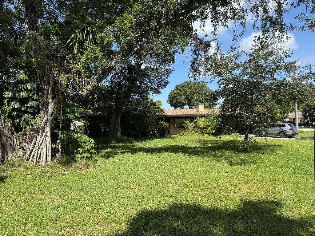 Photo of 1001 Tortugas Avenue, Fort Pierce, FL 34982 (MLS # R11113247)