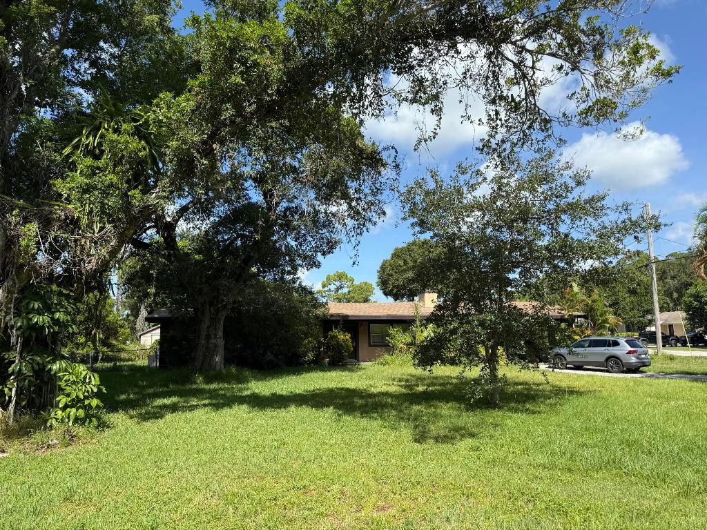 Photo of 1001 Tortugas Avenue, Fort Pierce, FL 34982 (MLS # R11113247)