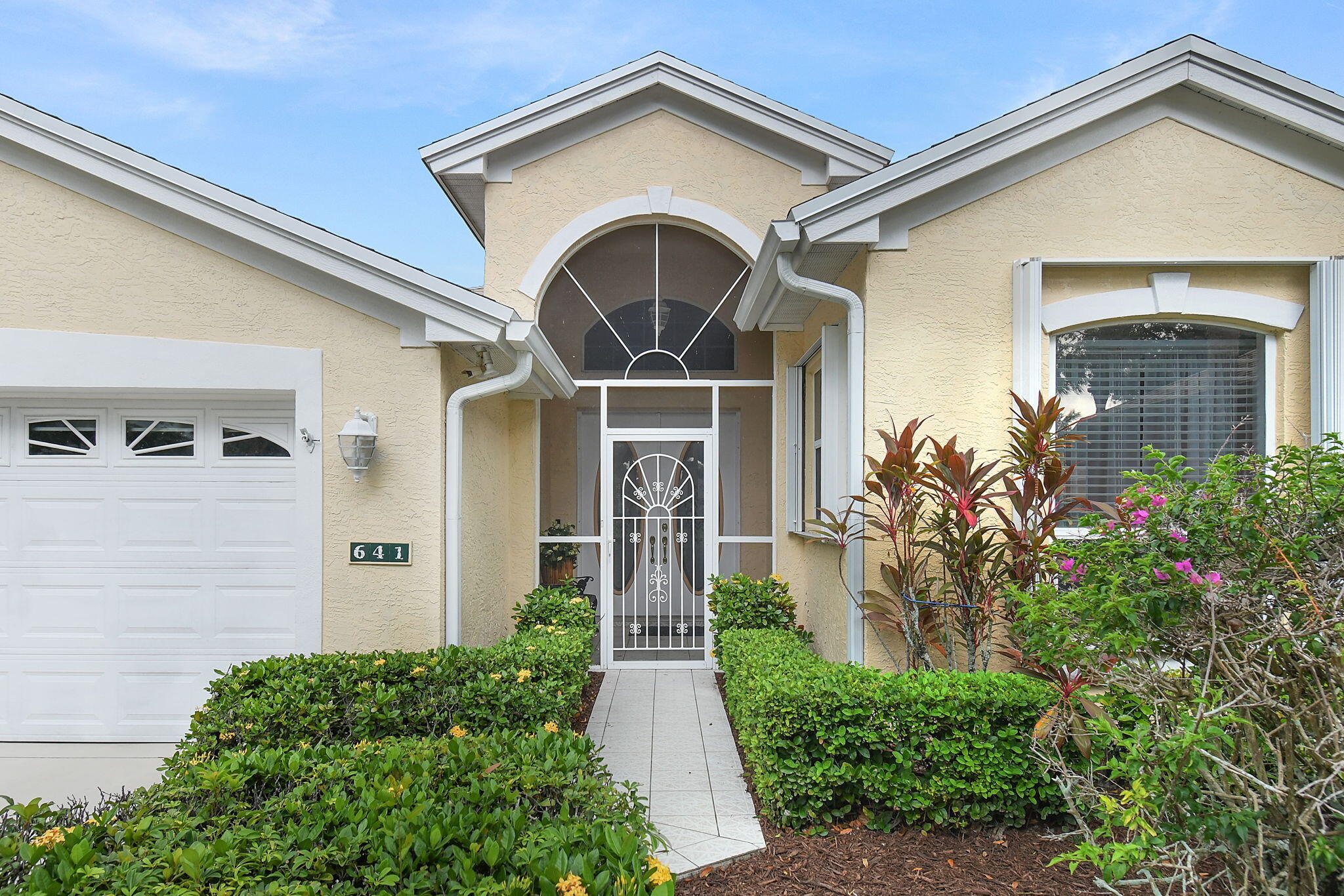 641 NW VENETTO Court