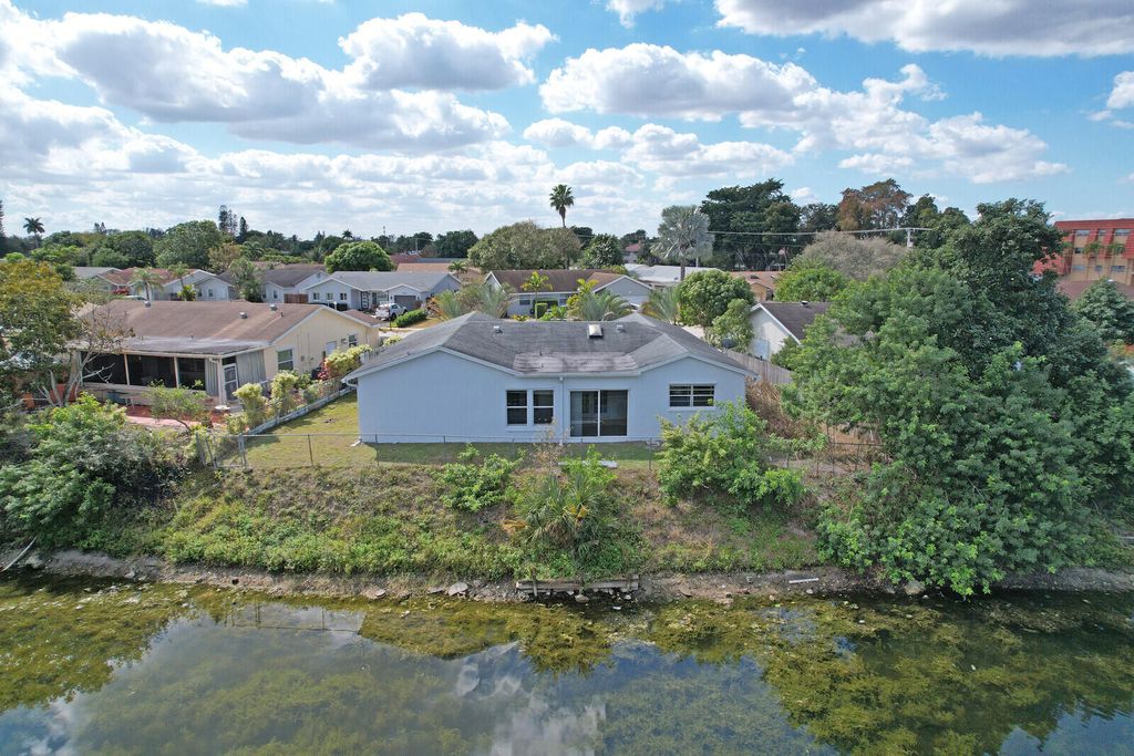 Photo of 22600 SW 65th Way, Boca Raton, FL 33428 (MLS # R11162525)