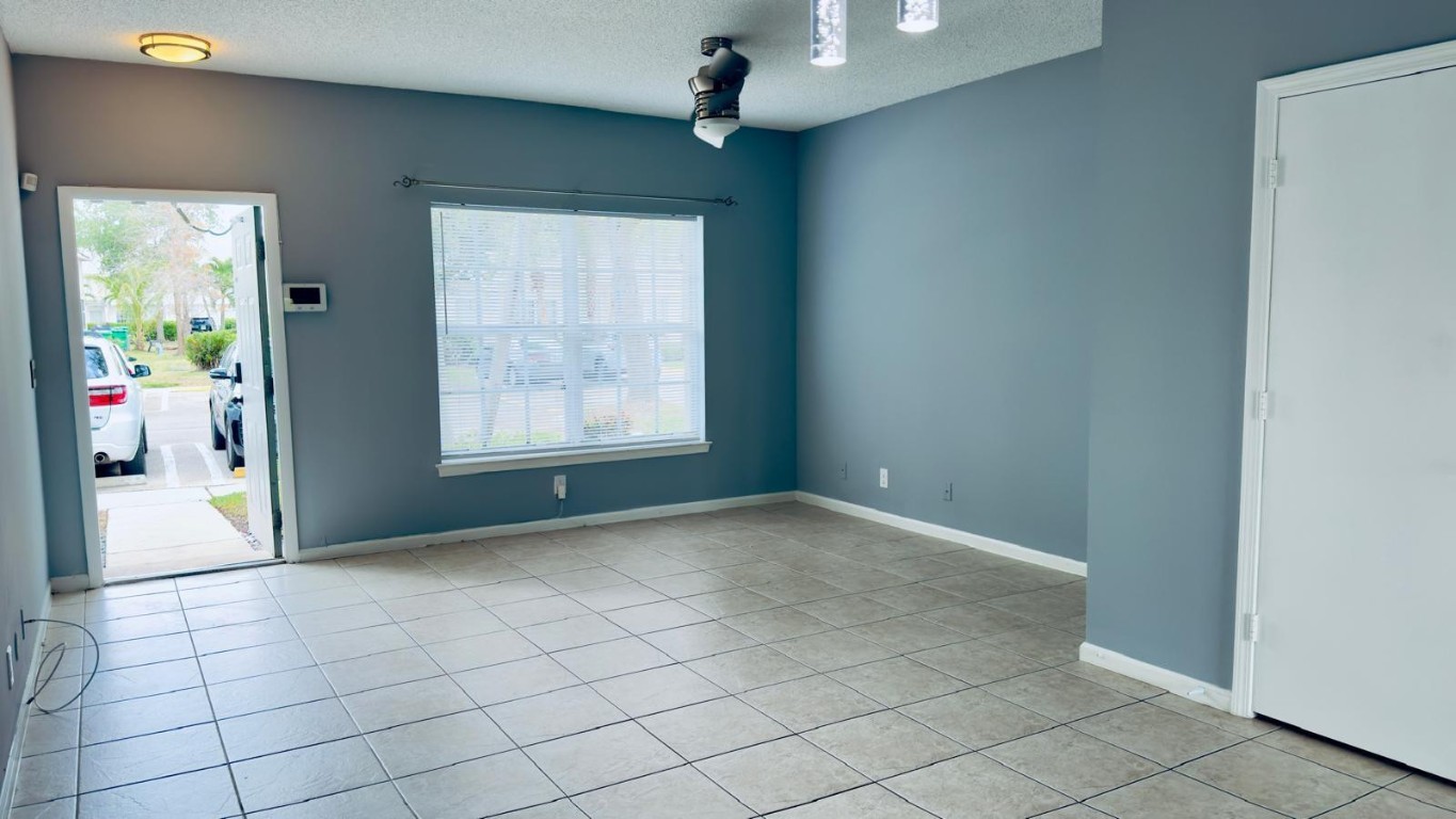 CORAL REEF CLUB - Residential