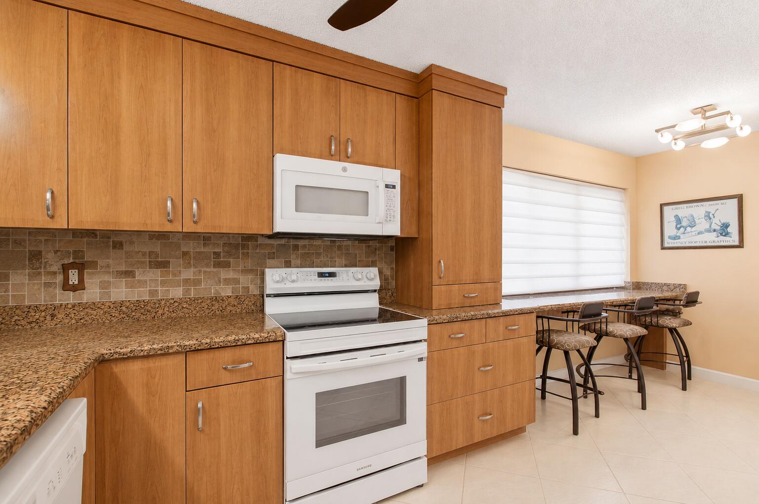 Properties | Stephanie Kaufman 5561 Fairway Park Drive 104