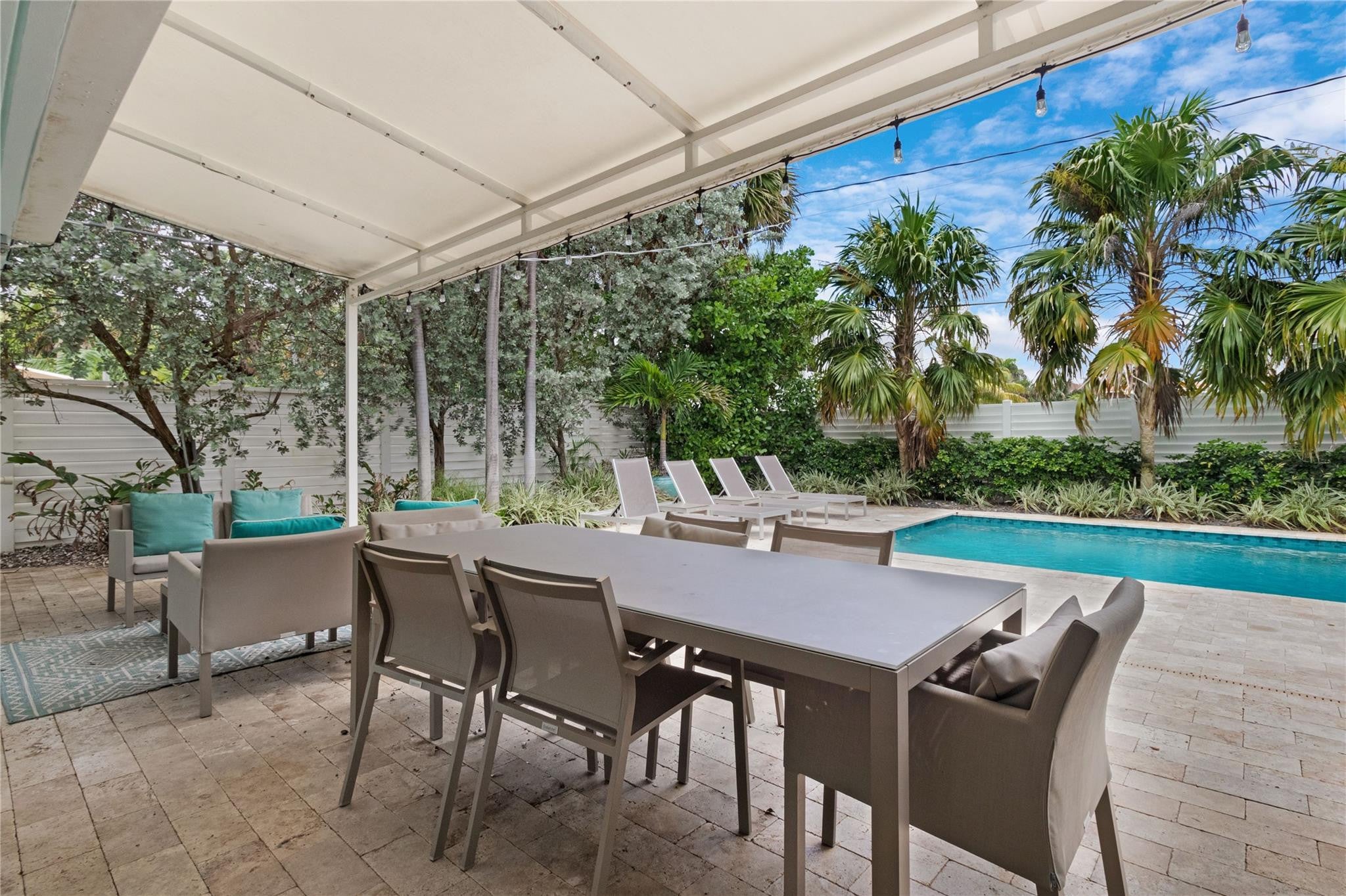 3321 NE 16th Court