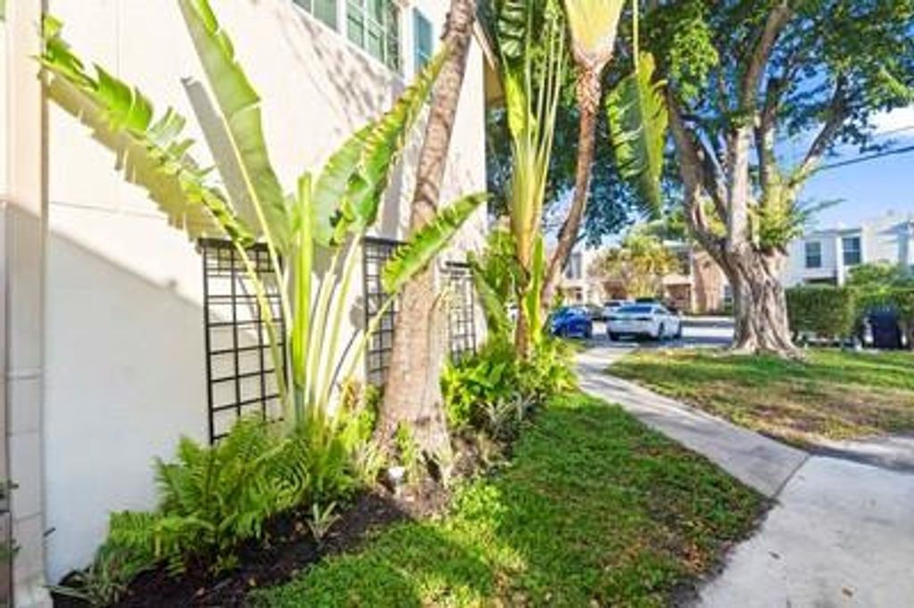 Photo of 681 Kensington Place #D101, Fort Lauderdale, FL 33305 (MLS # F10544735)