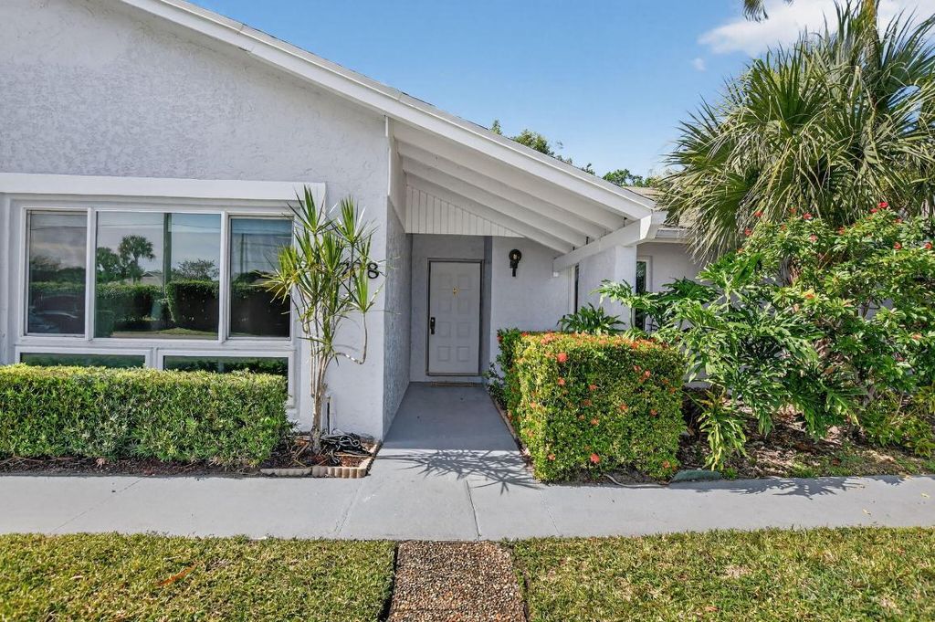 Photo of 708 Lago Road, Delray Beach, FL 33445 (MLS # R11113046)