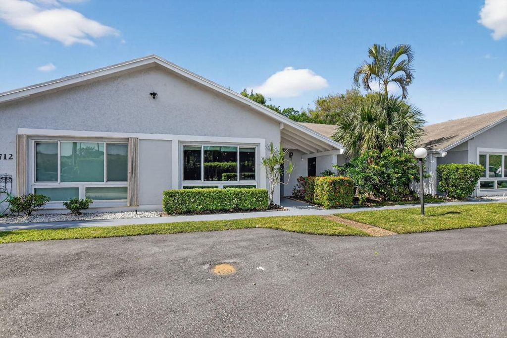 Photo of 708 Lago Road, Delray Beach, FL 33445 (MLS # R11113046)
