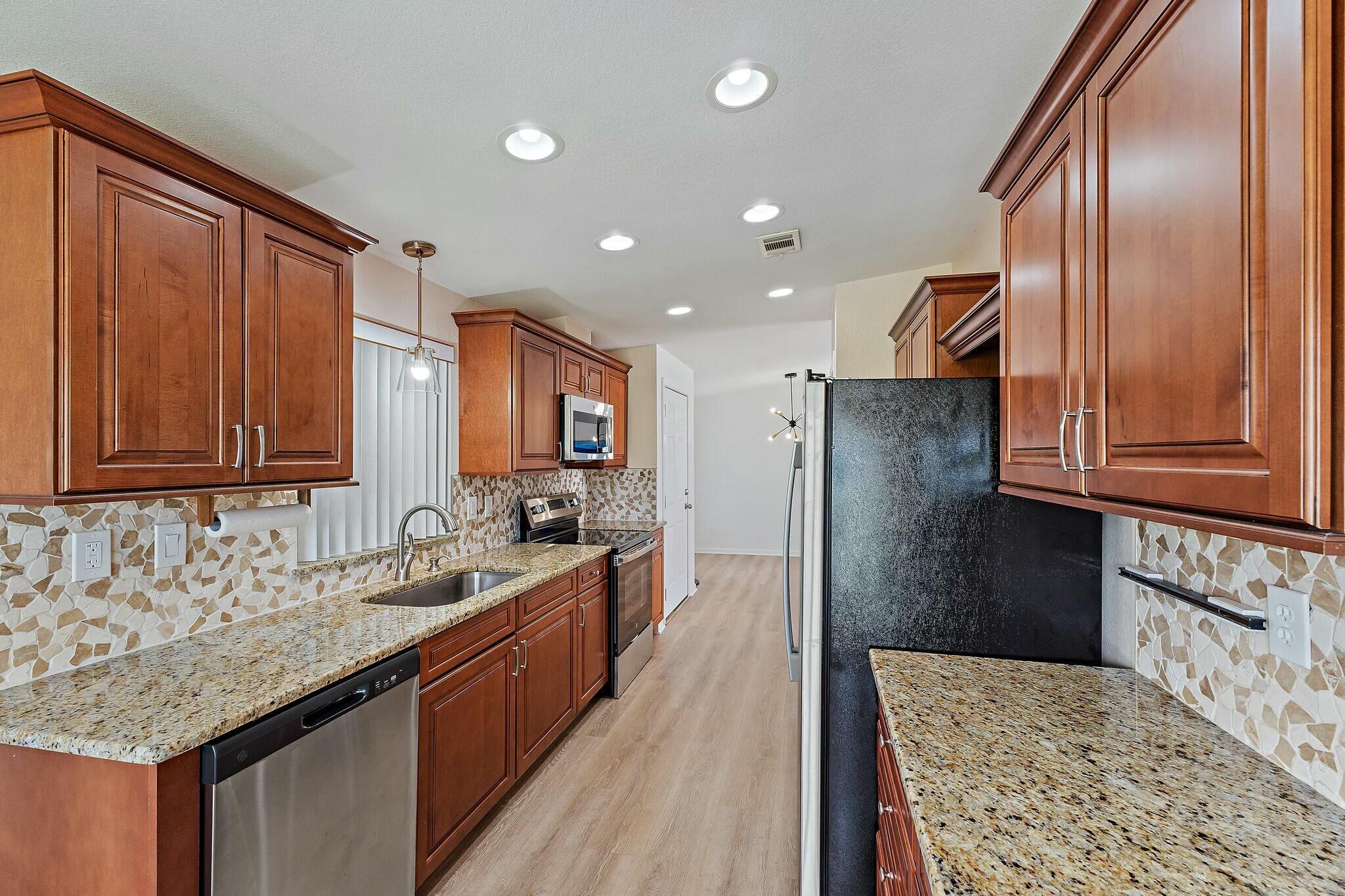 EAGLE'S RETREAT AT SAVANN - Residential