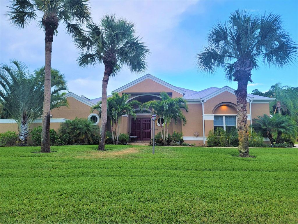 Photo of 502 Cross Creek Circle, Sebastian, FL 32958 (MLS # R11043863)