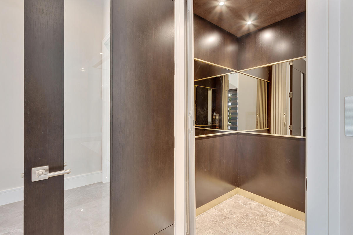 ROYAL PALM YACHT & COUNTR - Residential