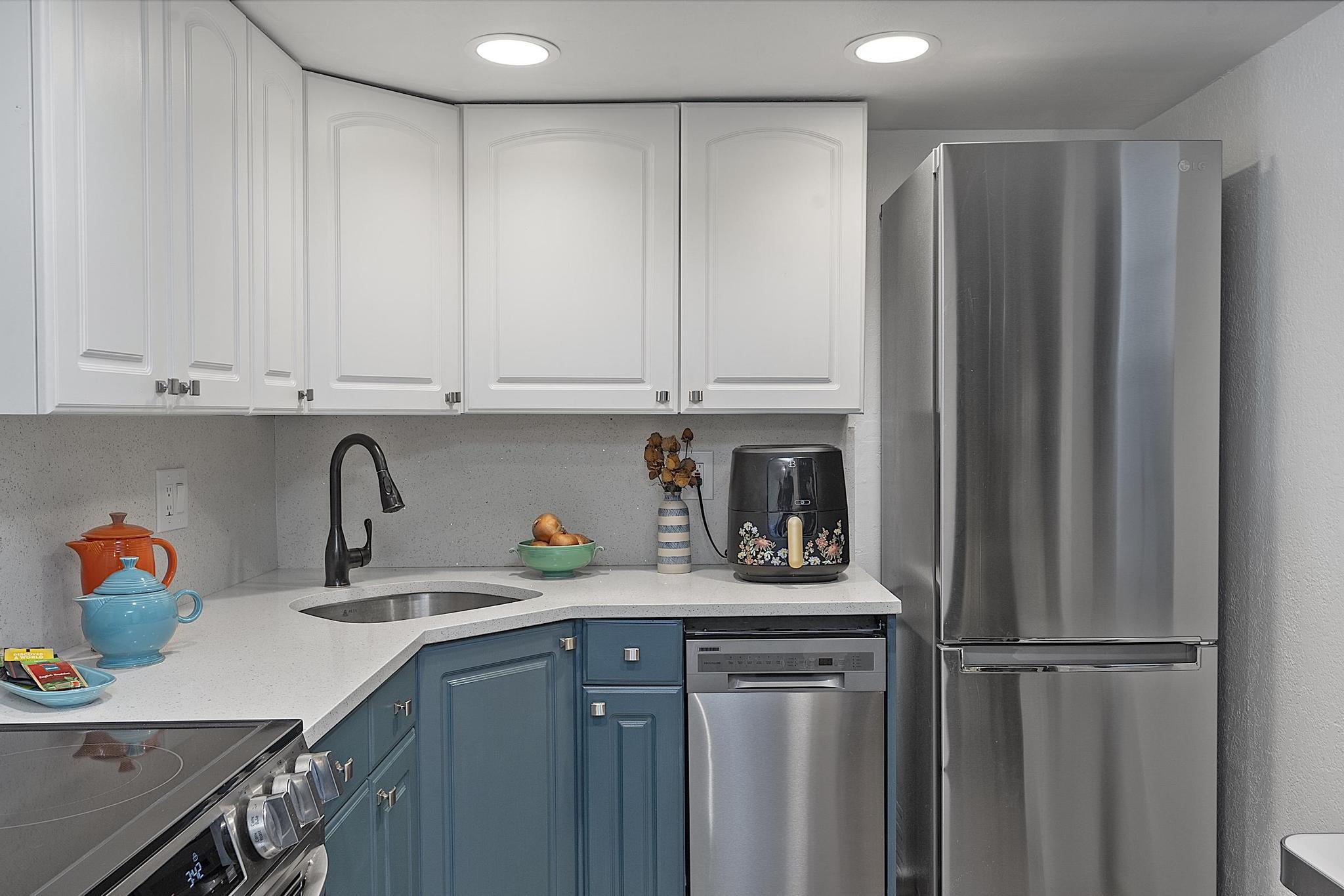 LANDINGS CONDO - Residential