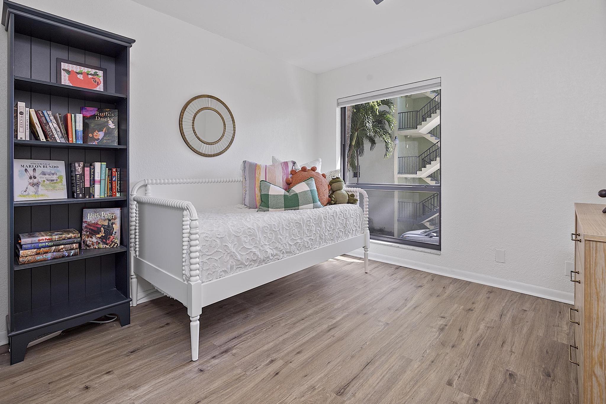 LANDINGS CONDO - Residential