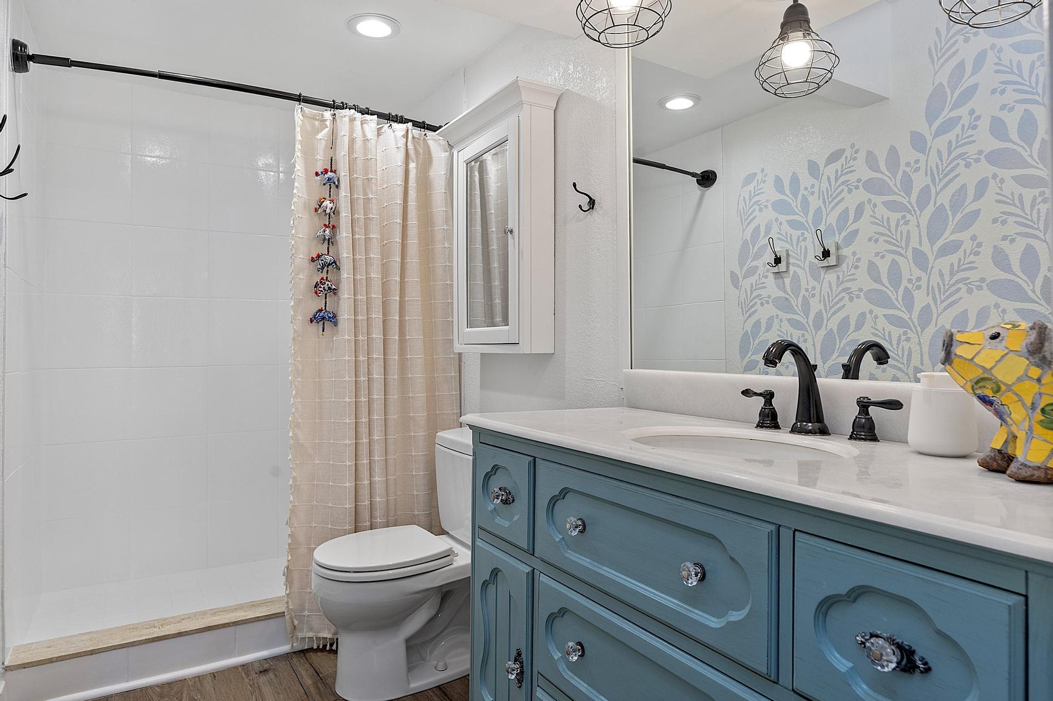 LANDINGS CONDO - Residential