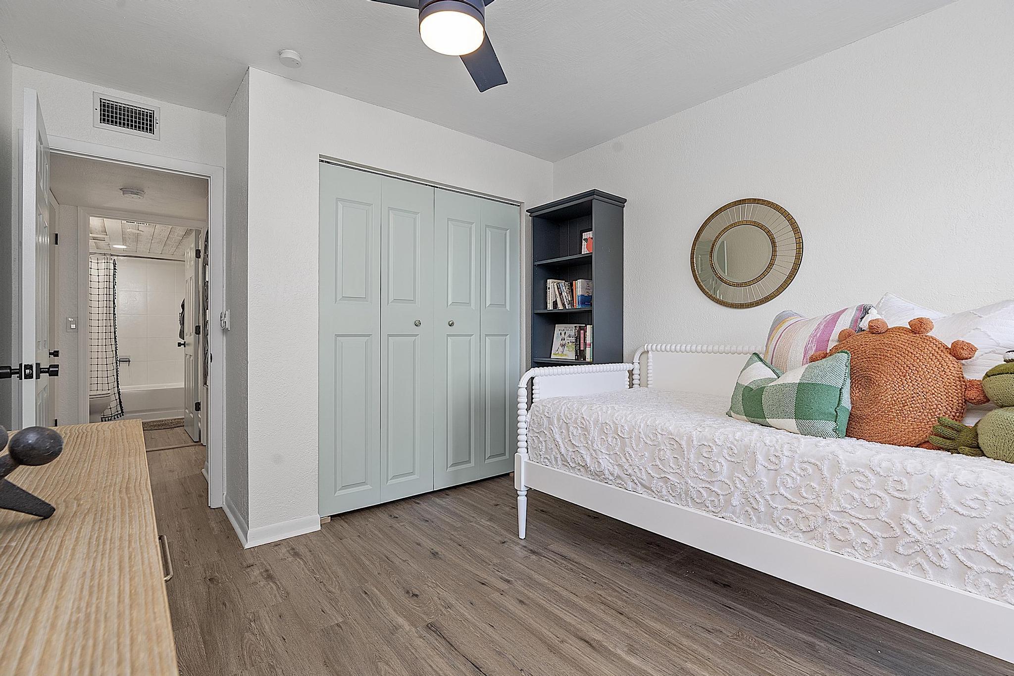 LANDINGS CONDO - Residential