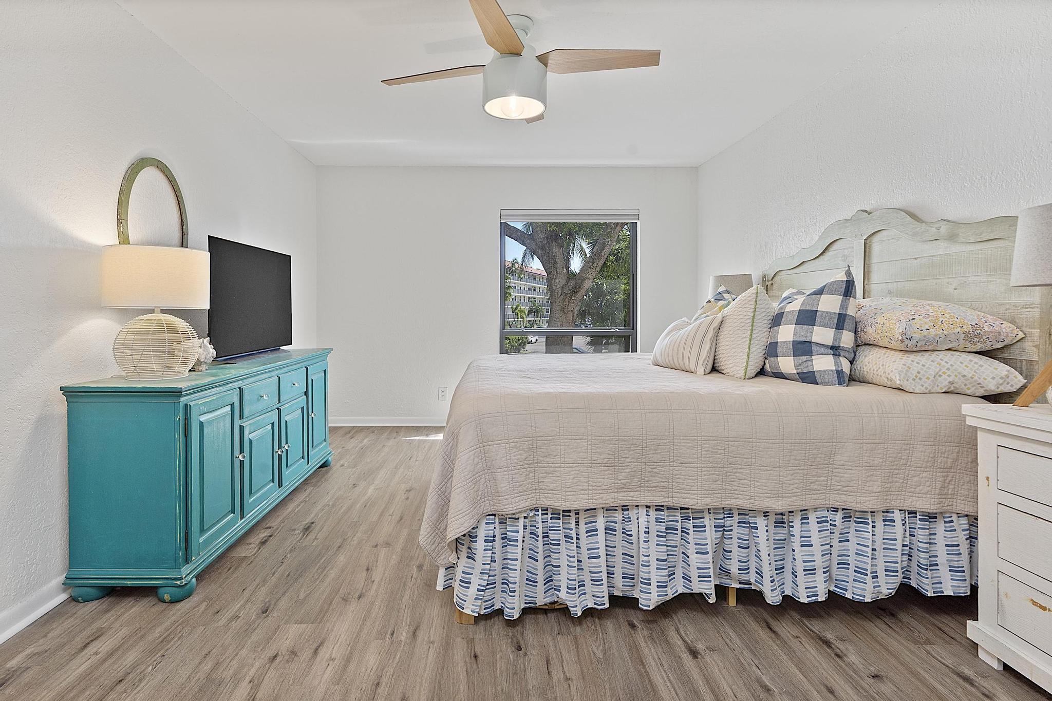 LANDINGS CONDO - Residential