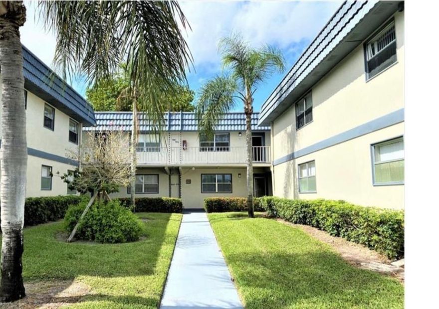 1/1.5 condo all painted , laminate/tile floor, gated community , 55+ community