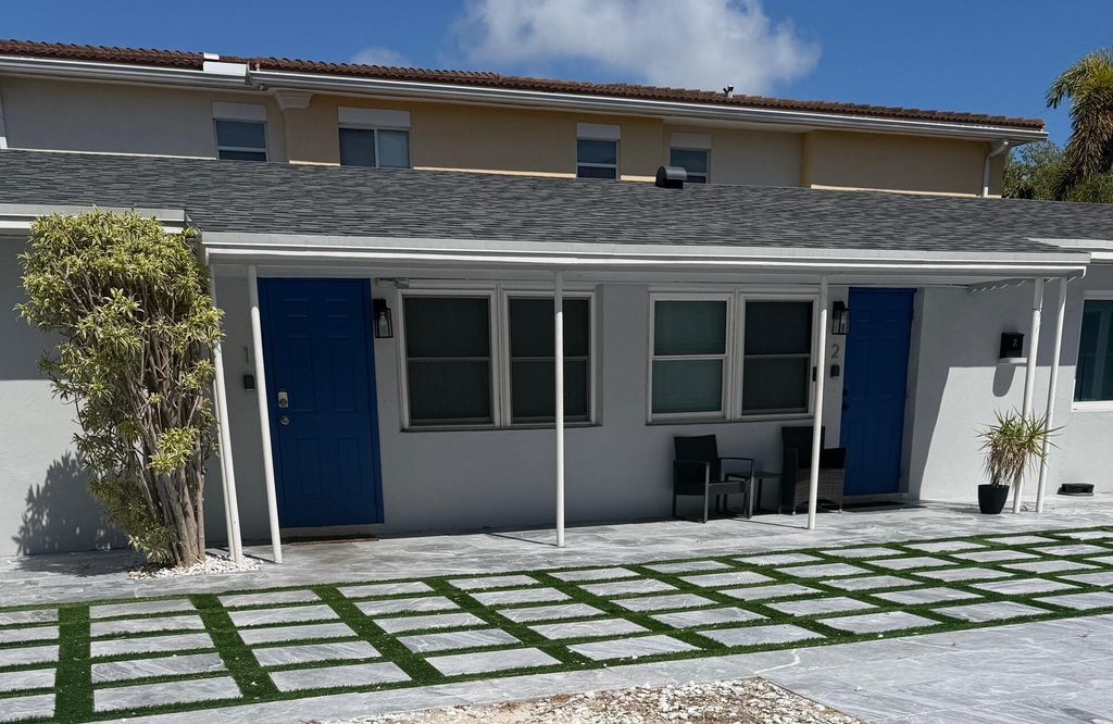 Photo of 1108 NE 16th Terrace #1 (c), Fort Lauderdale, FL 33304 (MLS # B26008522)