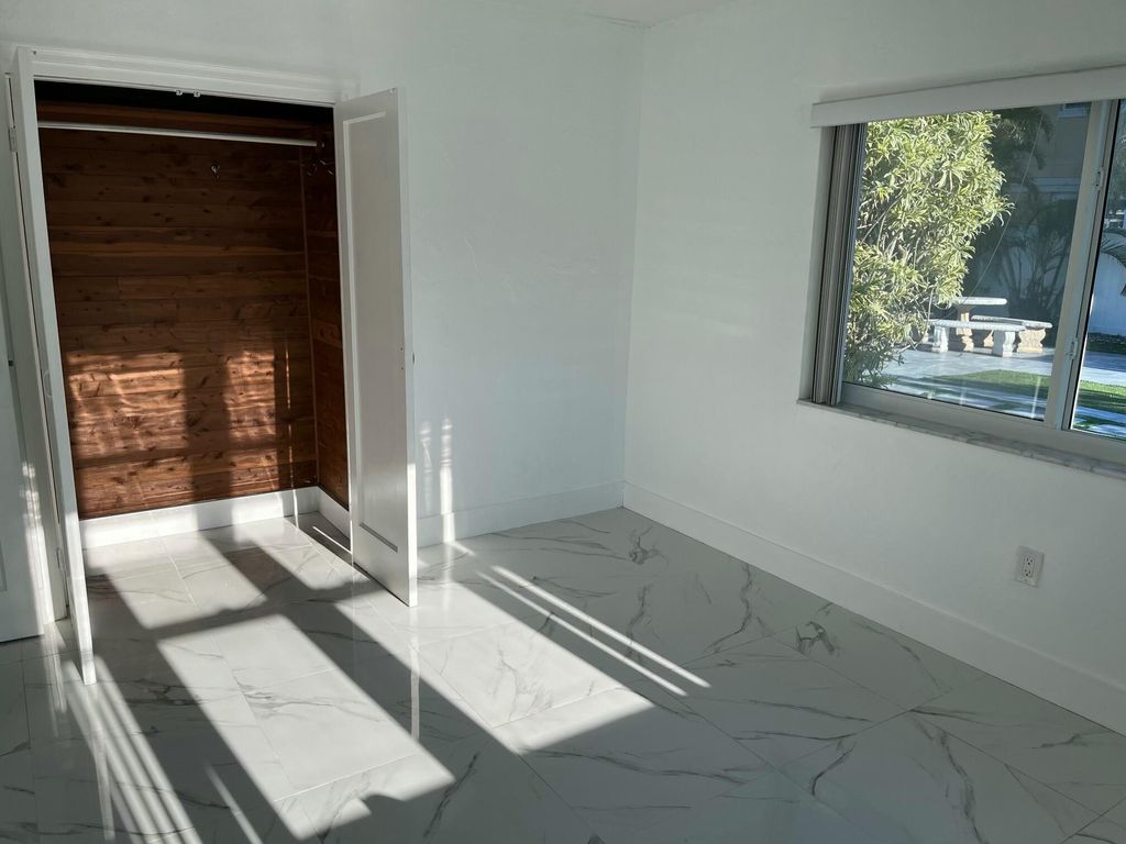 Photo of 1108 NE 16th Terrace #1 (c), Fort Lauderdale, FL 33304 (MLS # B26008522)