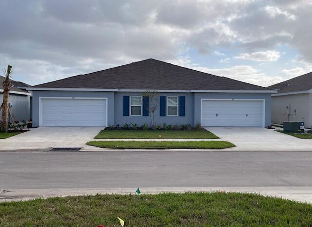 Photo of 837 Persimmon Place, Fort Pierce, FL 34981 (MLS # R10849866)
