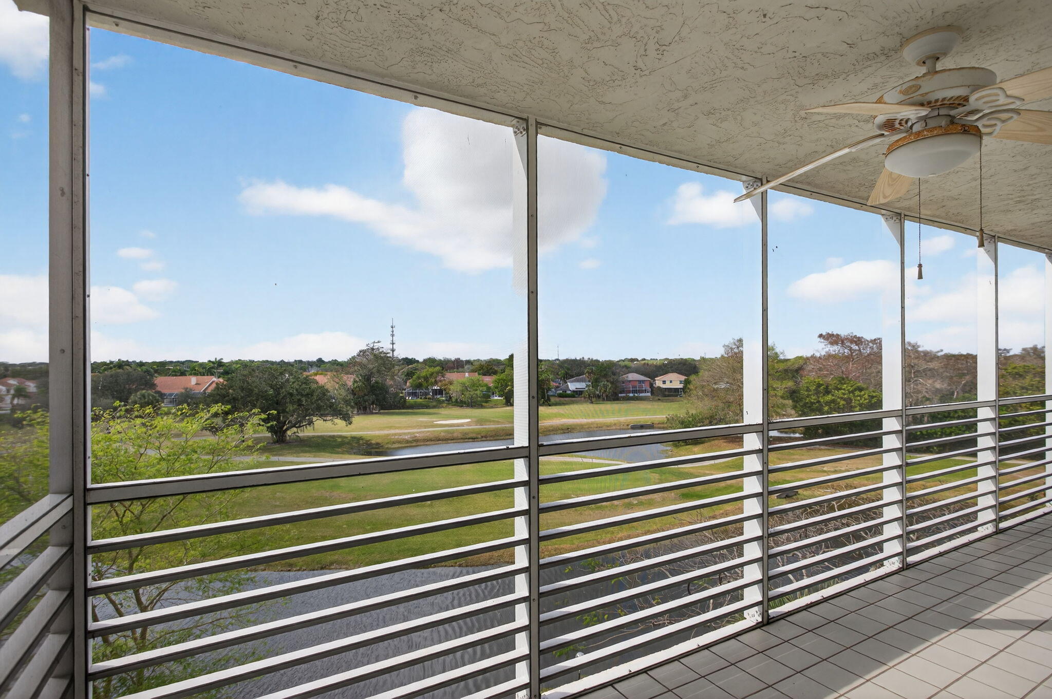 NO 114 PALM-AIRE COUNTRY CLUB - Residential