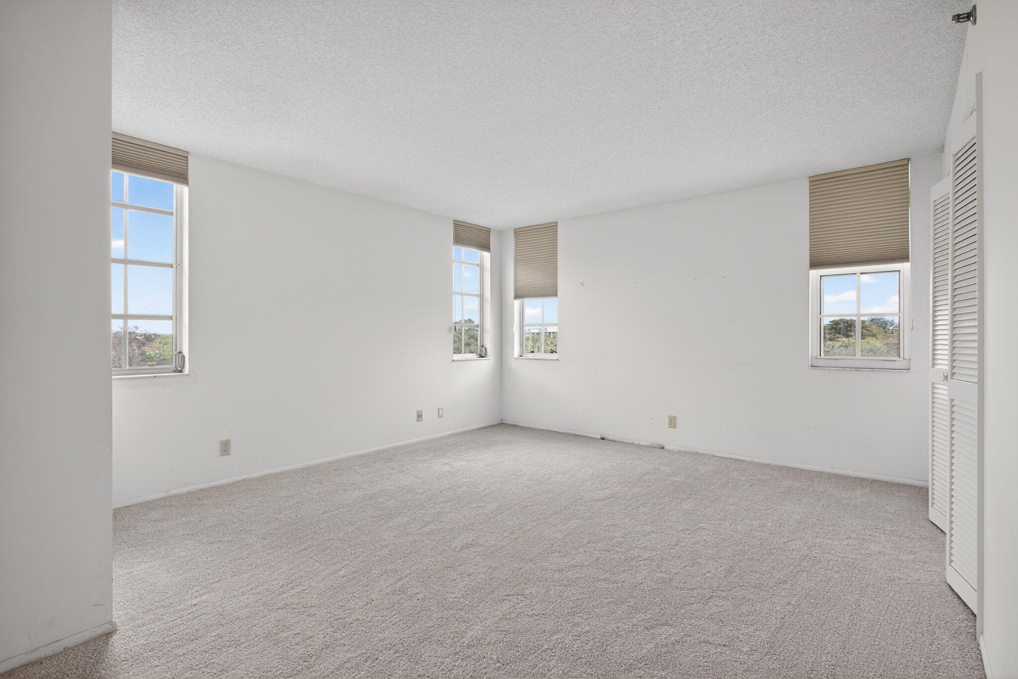 NO 114 PALM-AIRE COUNTRY CLUB - Residential