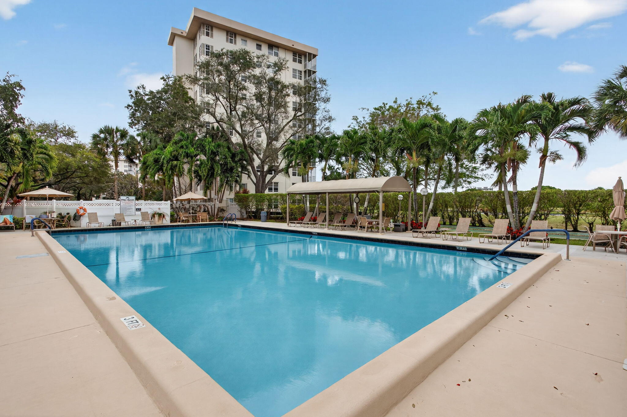 NO 114 PALM-AIRE COUNTRY CLUB - Residential