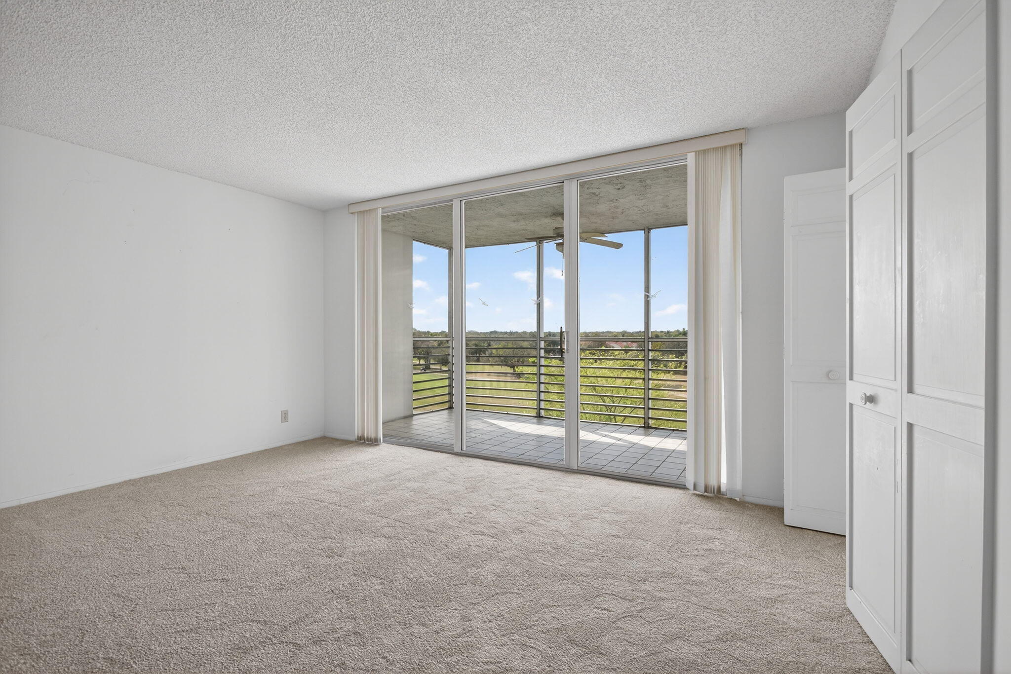 NO 114 PALM-AIRE COUNTRY CLUB - Residential