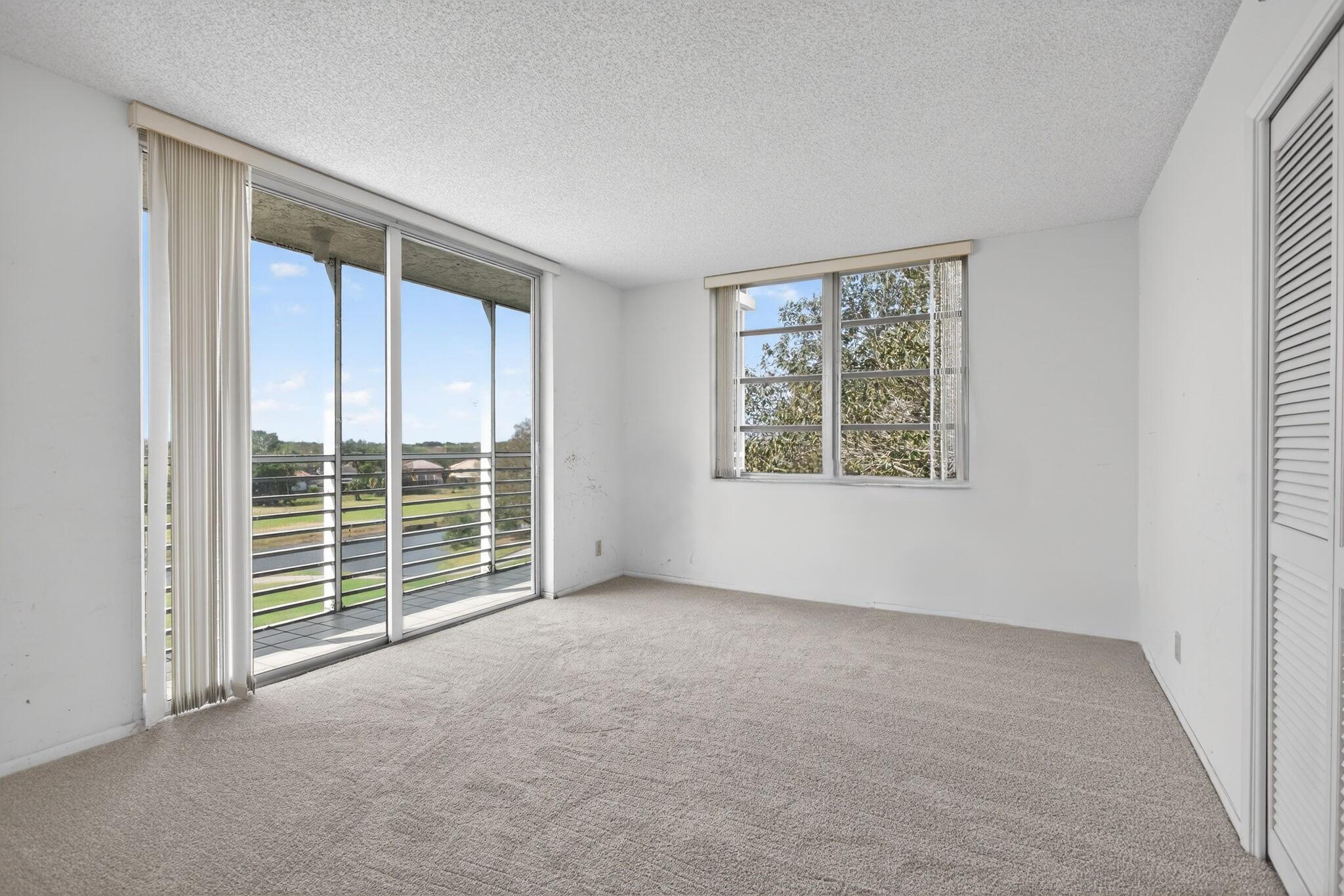 NO 114 PALM-AIRE COUNTRY CLUB - Residential