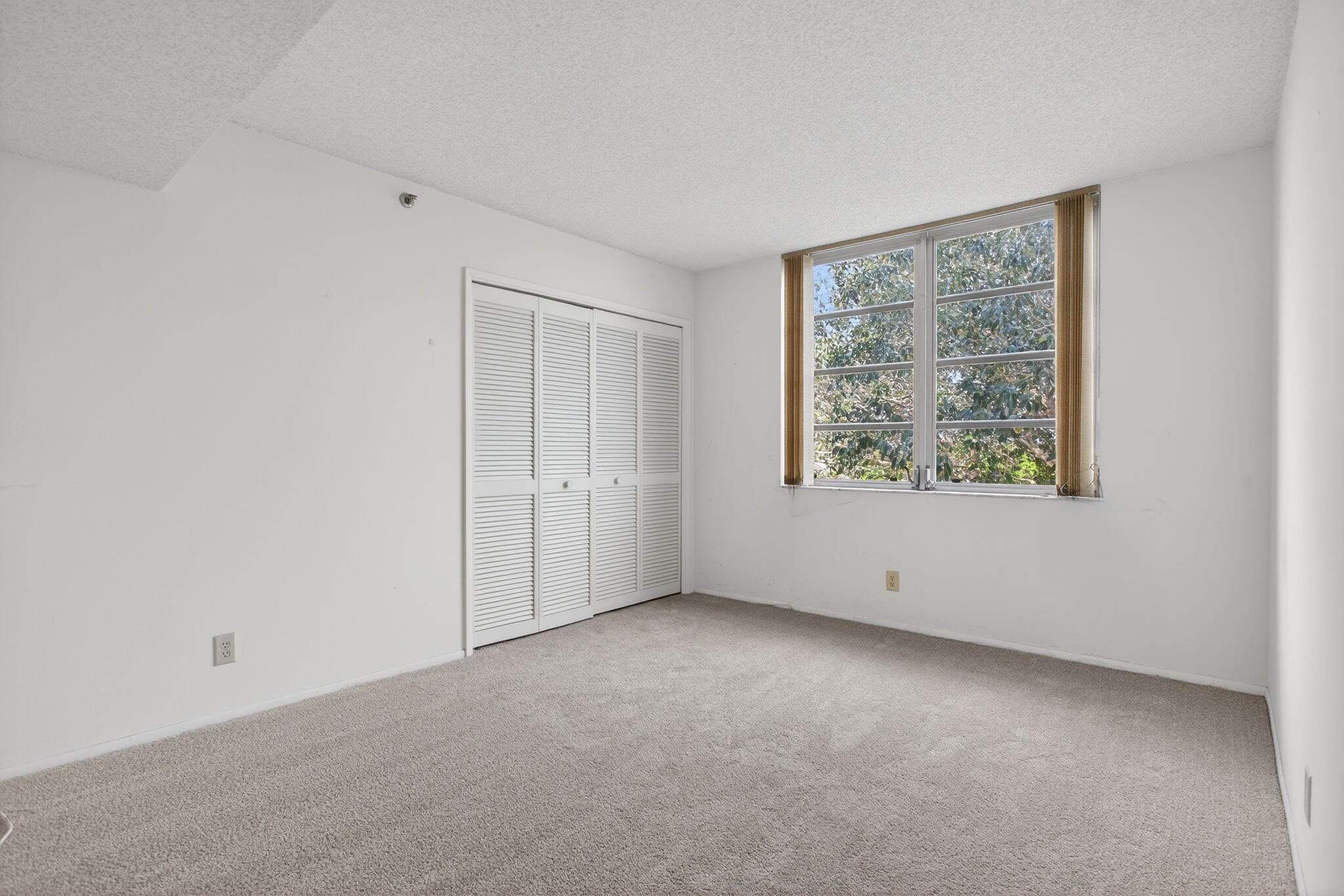 NO 114 PALM-AIRE COUNTRY CLUB - Residential