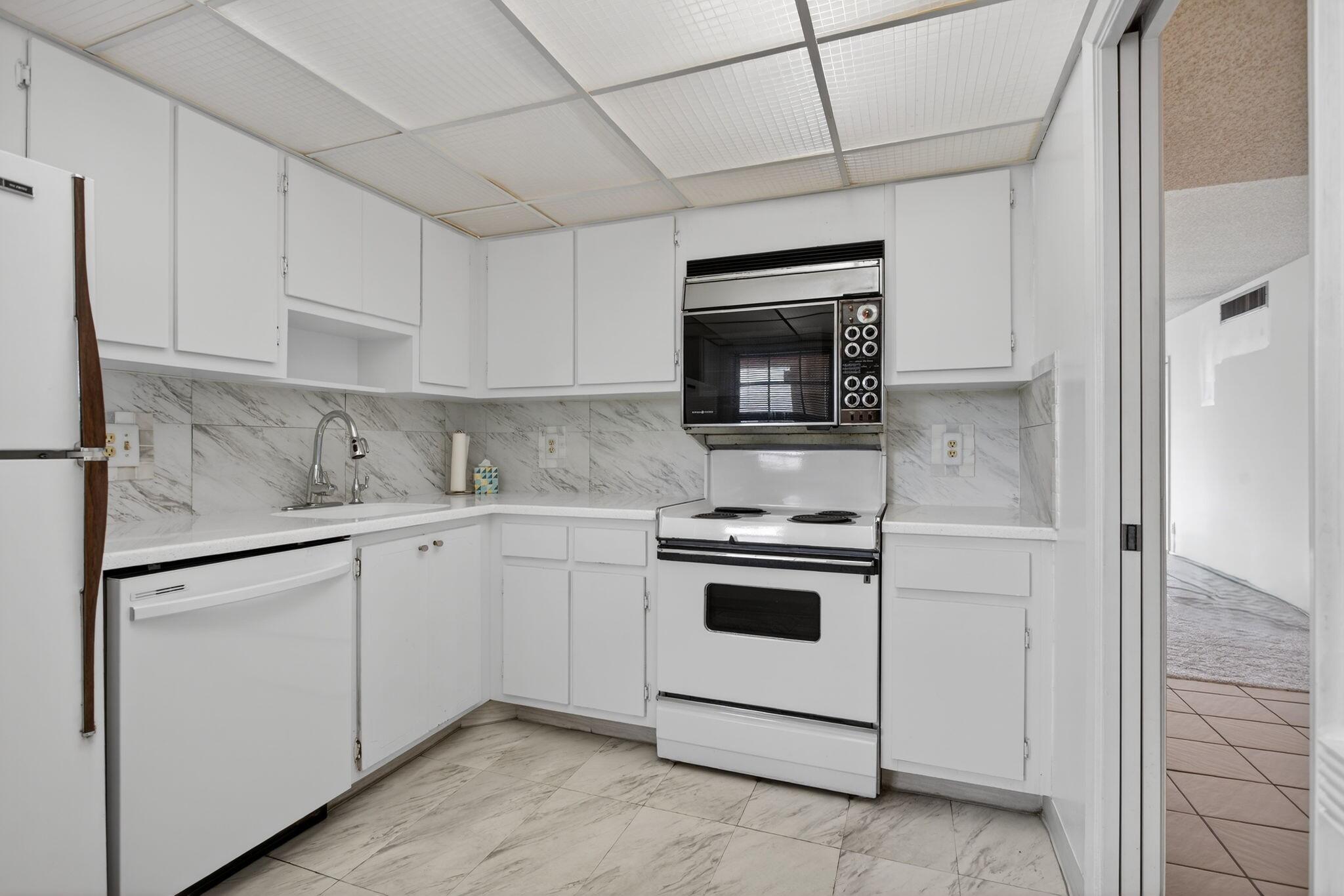 NO 114 PALM-AIRE COUNTRY CLUB - Residential