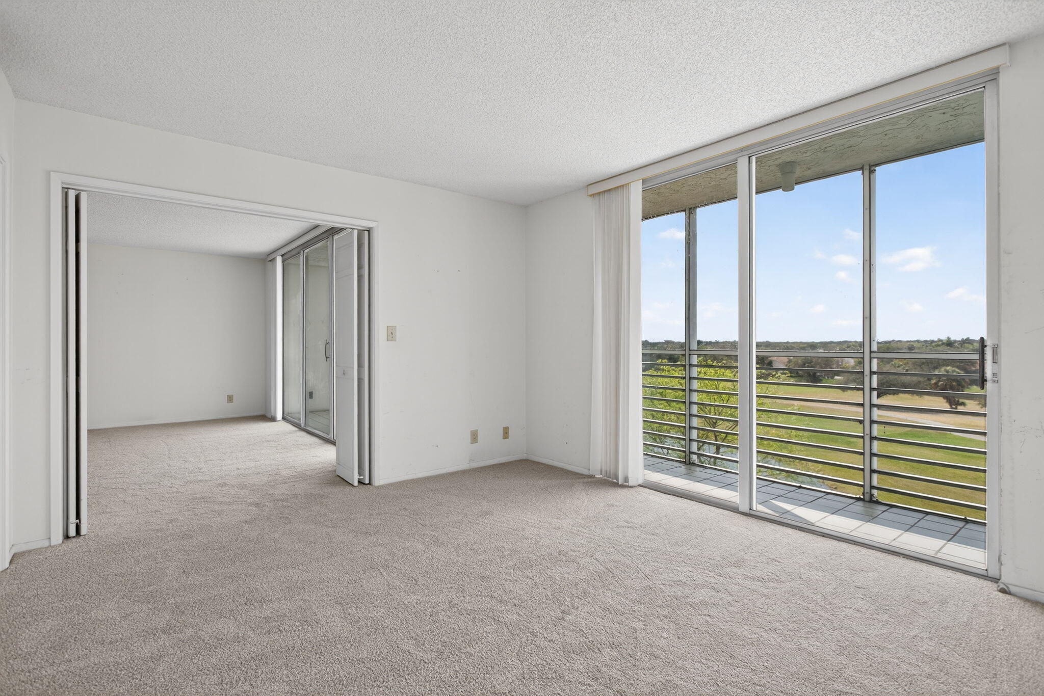 NO 114 PALM-AIRE COUNTRY CLUB - Residential