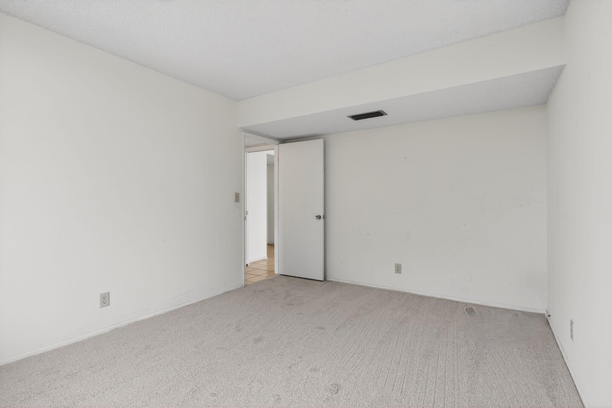 NO 114 PALM-AIRE COUNTRY CLUB - Residential