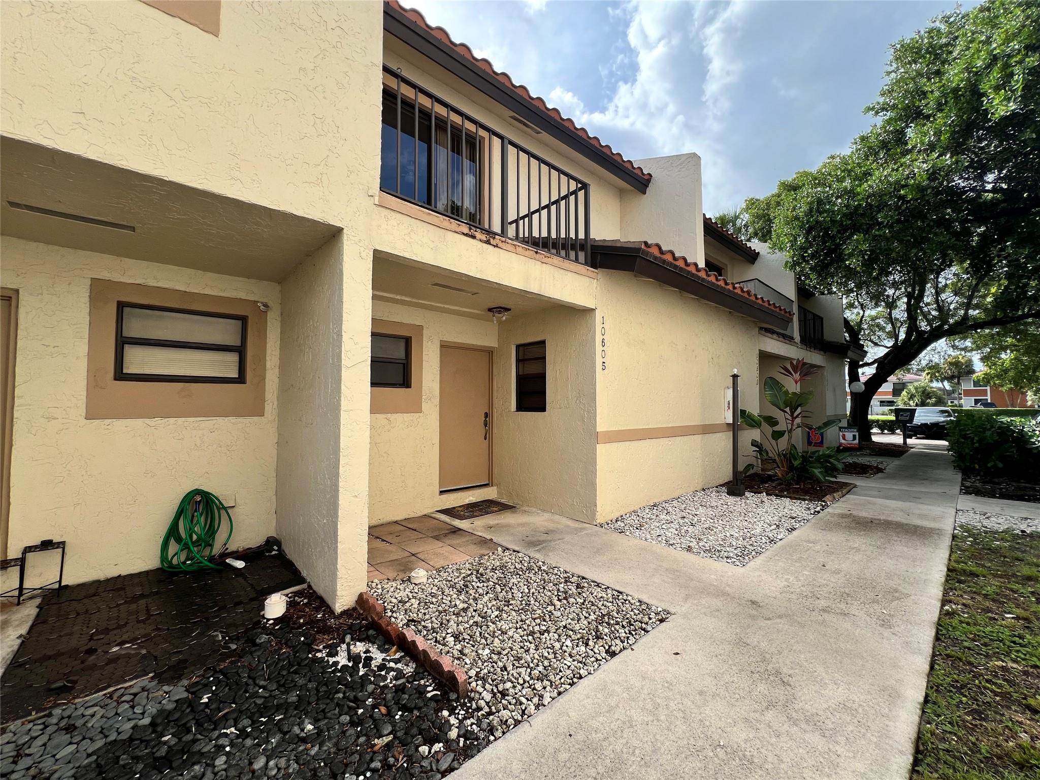 Large Townhome in great location in Coral Springs. Tile floors throughout living area. Half Bath down Stairs. Carpet upstairs. Full size Washer /Dryer. Primary bedroom has walk-in- closet. Private Screened in Patio with court yard and Wood Gate.