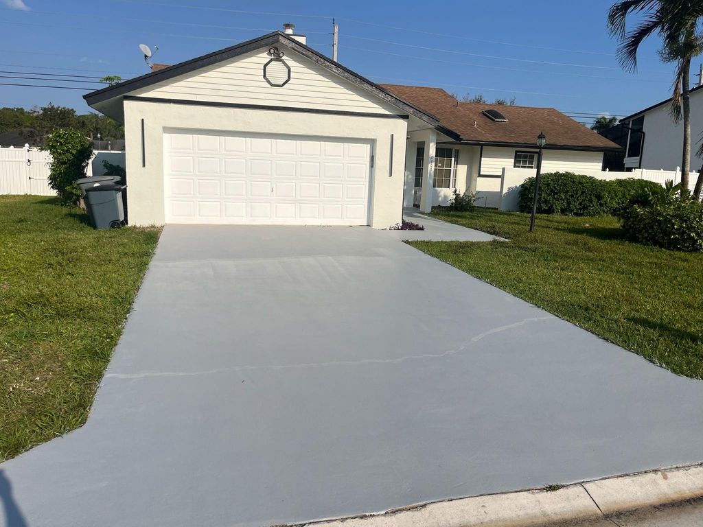 Photo of 4101 Alpinia Court, Boynton Beach, FL 33436 (MLS # F10484994)