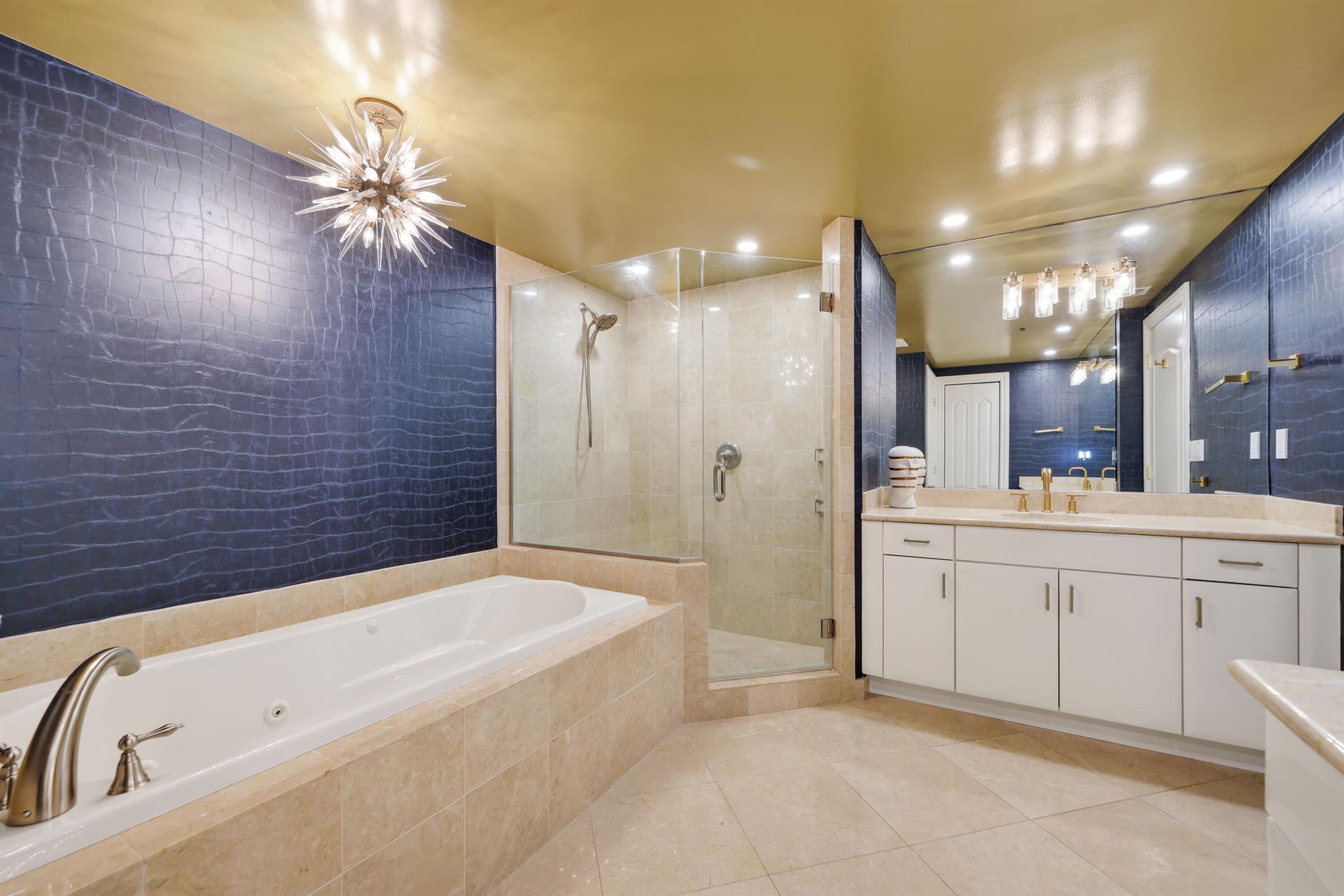 200 EAST PALMETTO PARK CO - Residential Lease