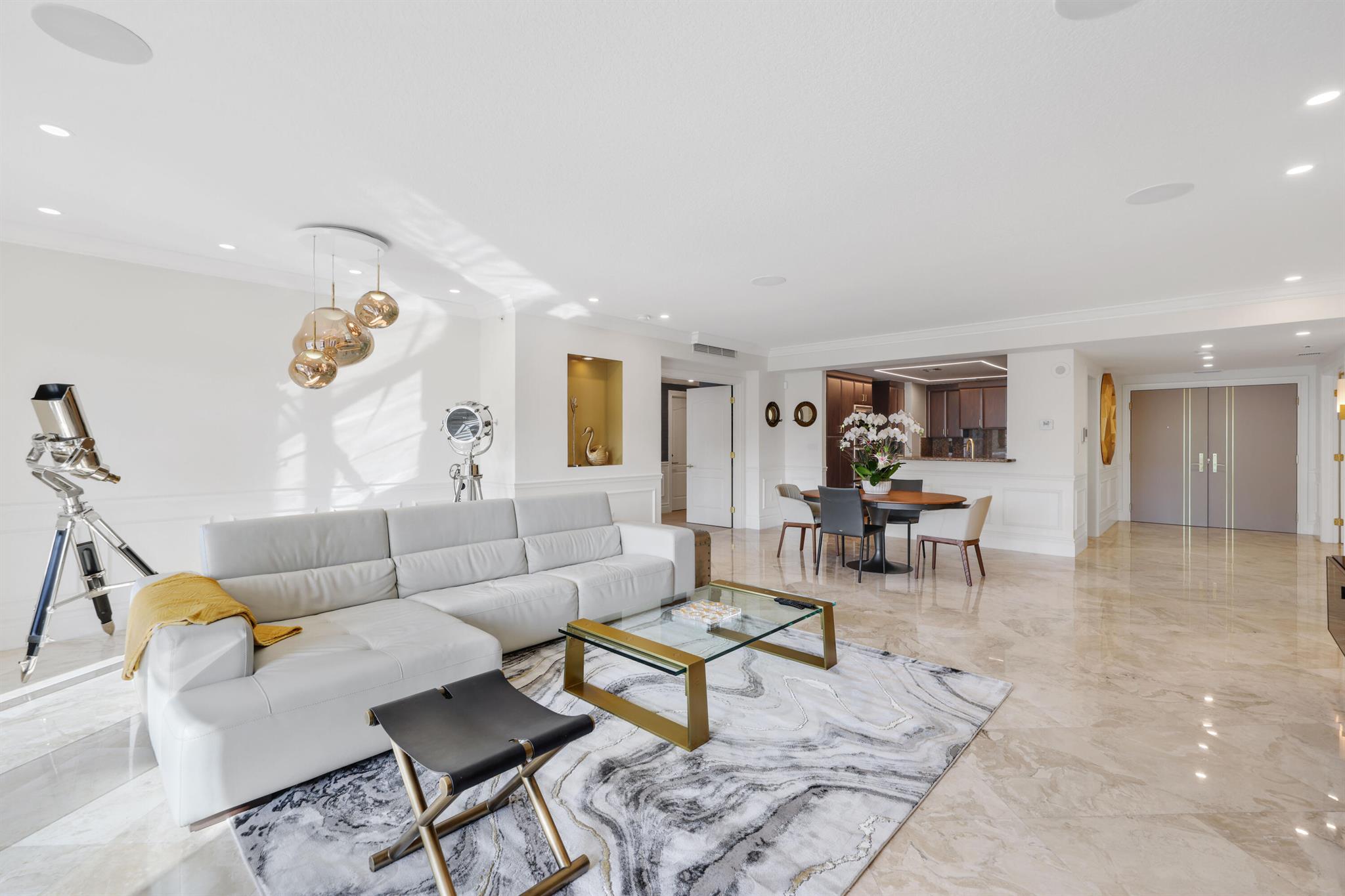 200 EAST PALMETTO PARK CO - Residential Lease