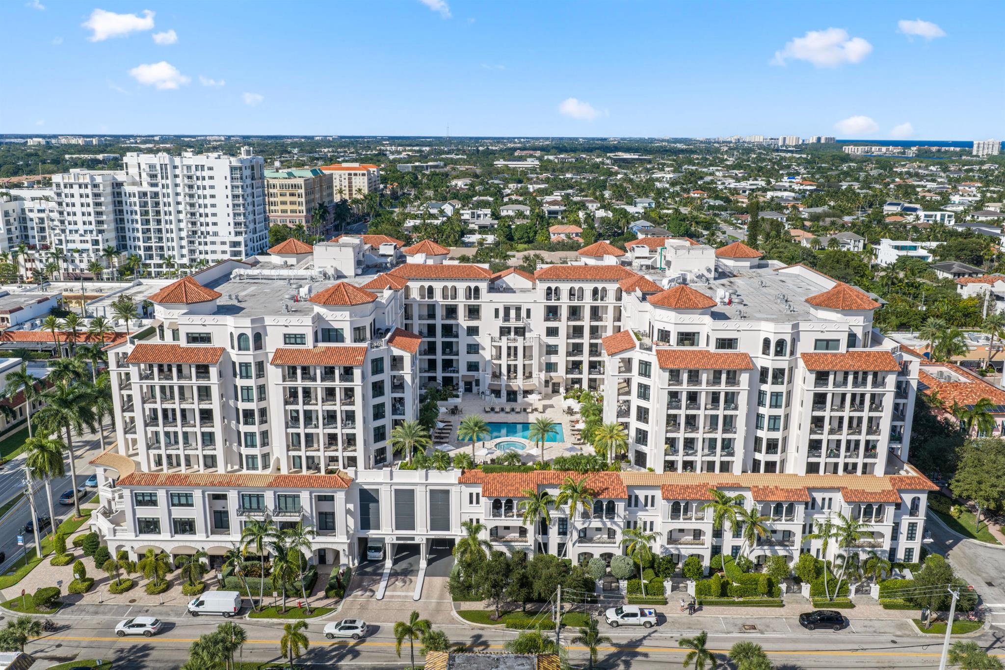 View photos, virtual tours, details... 200 E Palmetto Park Road 811
