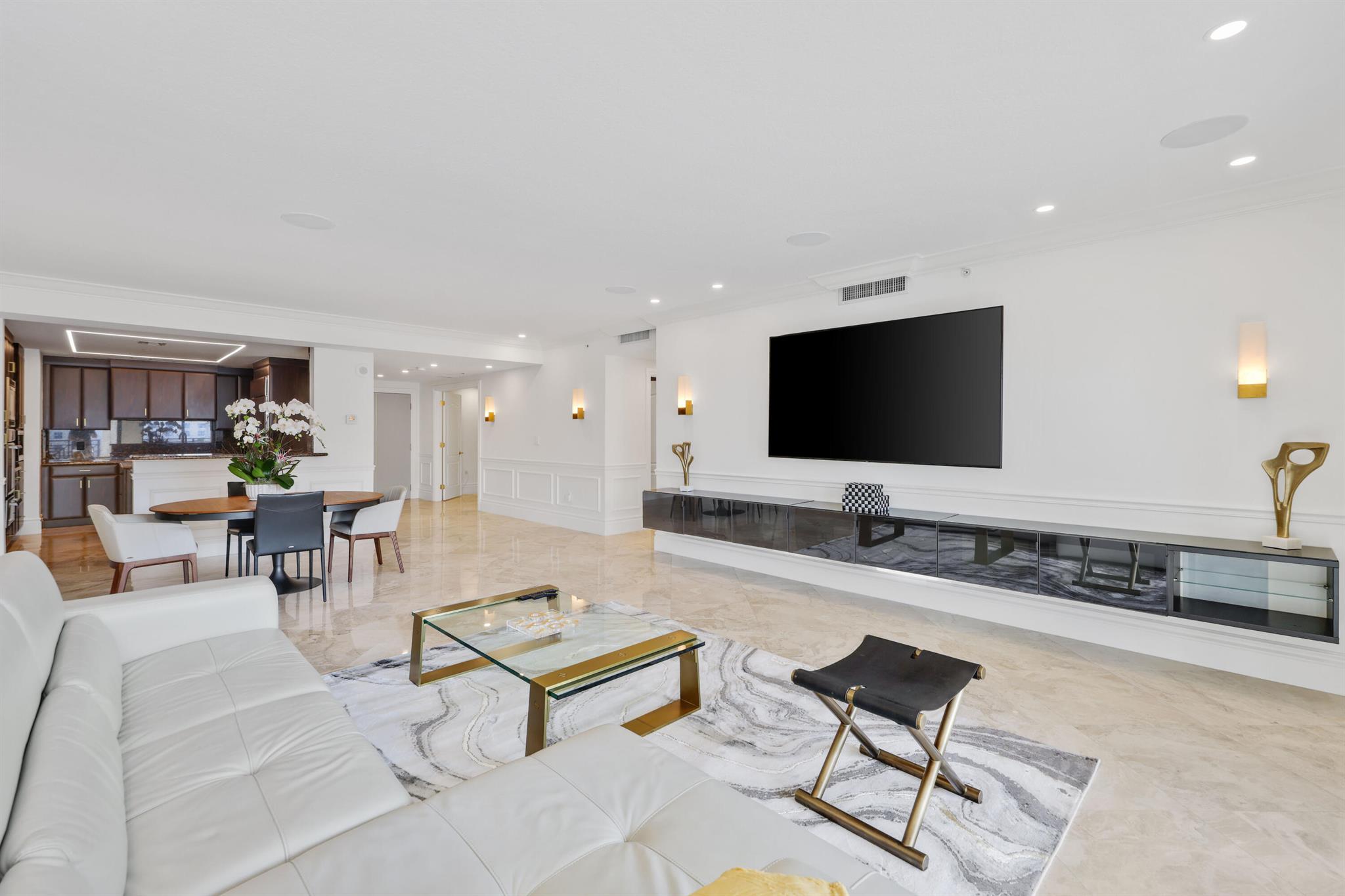 200 EAST PALMETTO PARK CO - Residential Lease